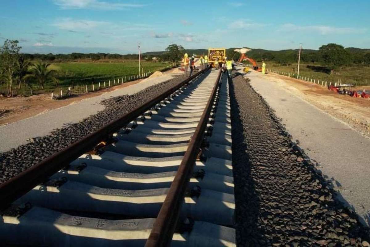 Comienza acomodo de vías del Tren Maya en Tramo 2