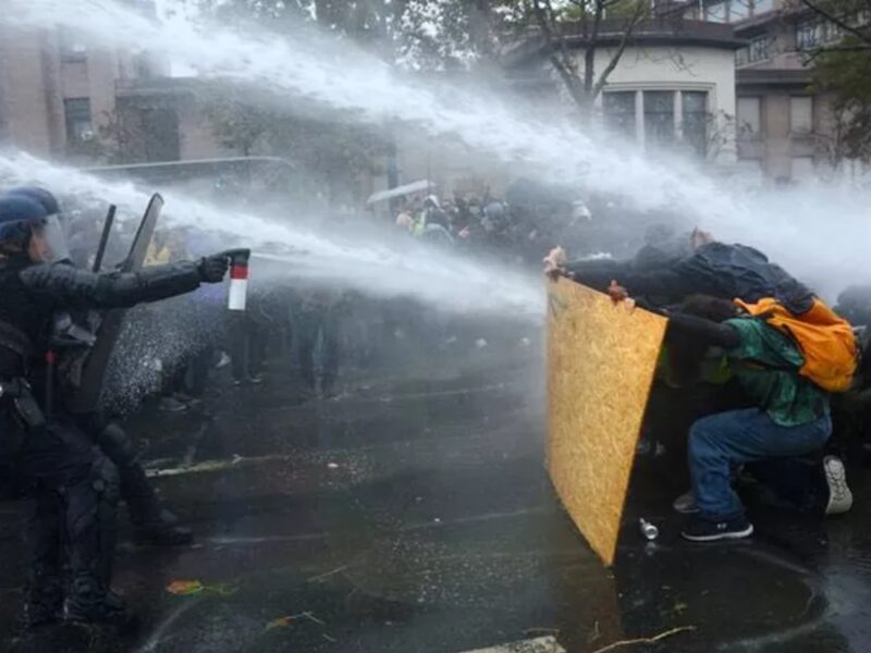 Protestas en Francia dejan más de mil detenidos por el costo de vida y la crisis educativa
