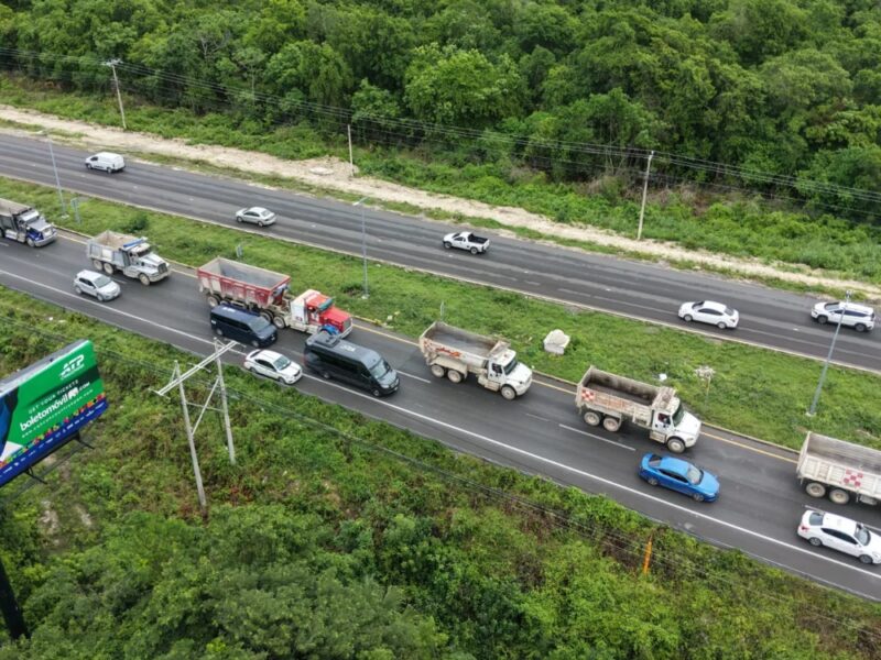 Protesta de transportistas en Cancún provoca pérdida de vuelos y retrasos en el aeropuerto